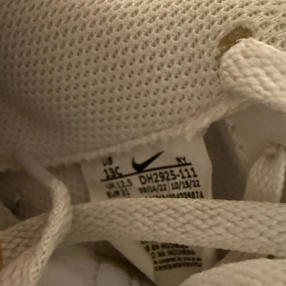 Nike white Air Force 1 LE kids size 13c - Picture 9 of 9